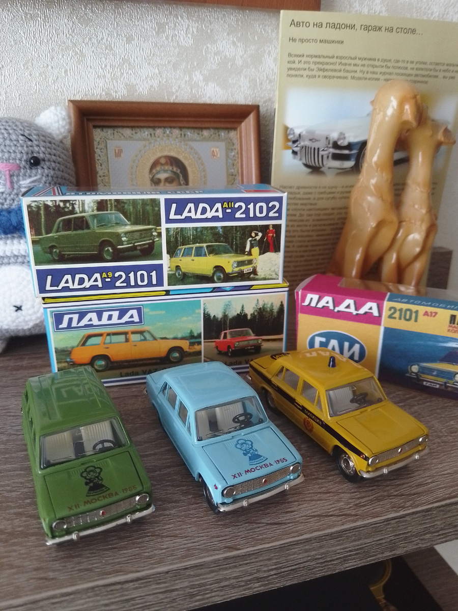 На всех моделях удивительным образом сохранились тампы. И это дорогого стоит.