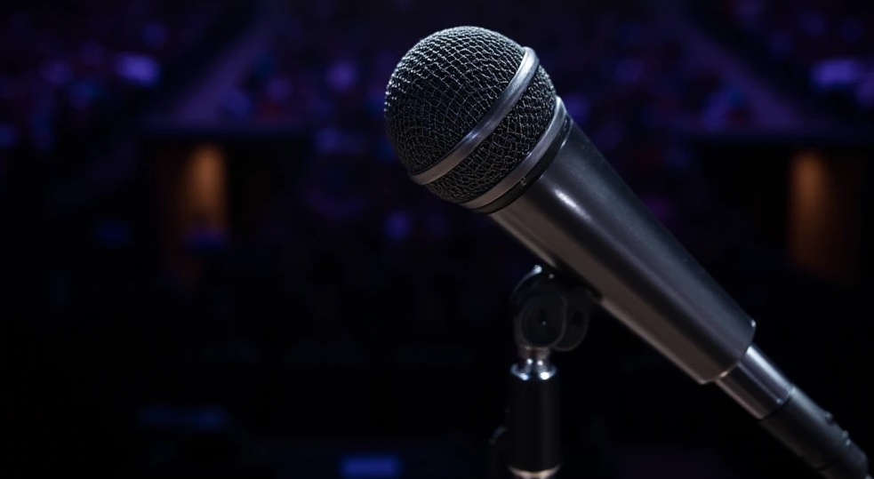 Адель с альбомом "21" побила по продажам рекорд Уитни Хьюстон