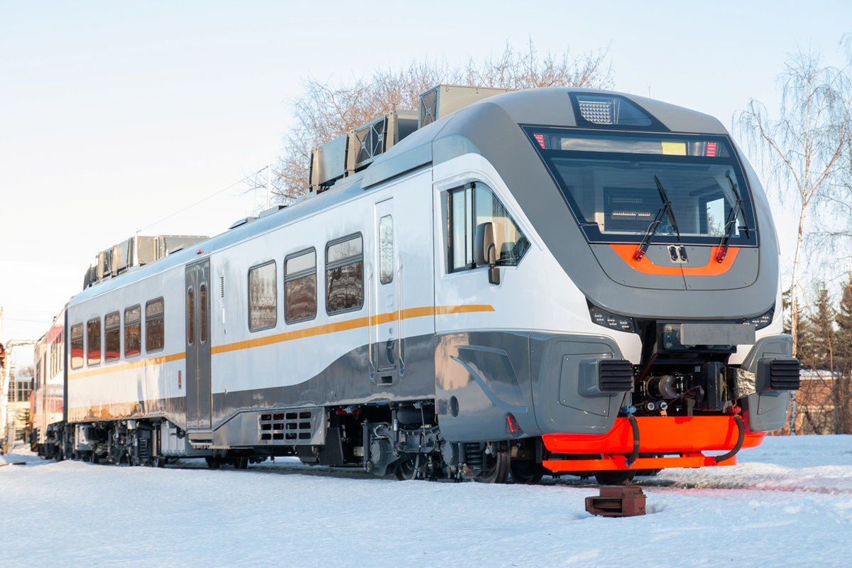 РА3-001 (один из опытных образцов) в оригинальной бело-серой окраске. Источник фото: ru.wikipedia.org Авторство: Мария Янкова // Трансмашхолдинг. ТМХ приступил к испытаниям нового рельсового автобуса РА-3, Attribution, https://commons.wikimedia.org/w/index.php?curid=104315085