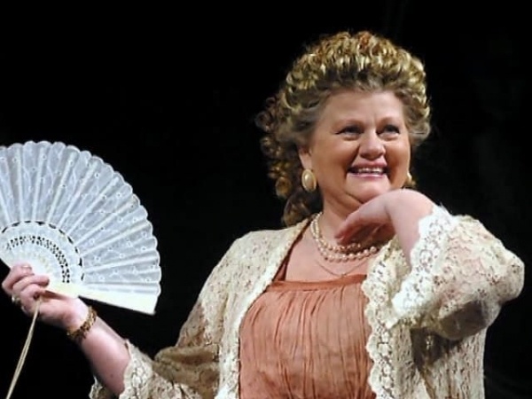 Ирина Муравьева в театре. Фото: 2aktera.ru