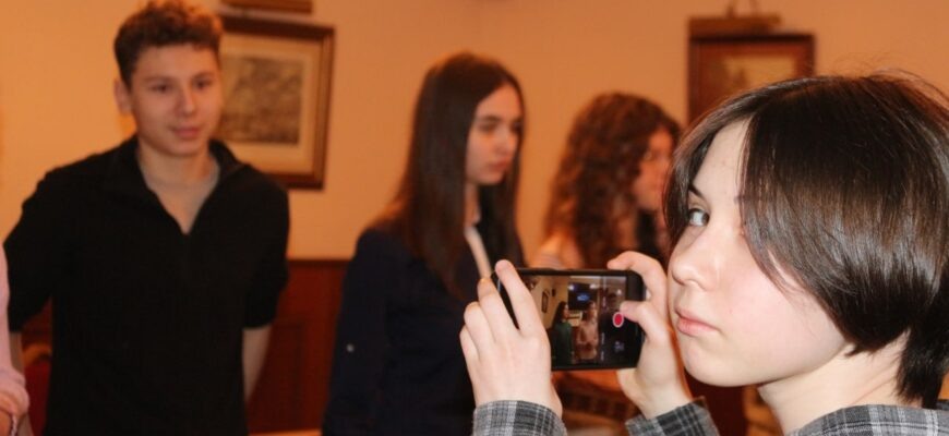    Студенты направления телевидение на паре у Семёновой Дарья Петровская