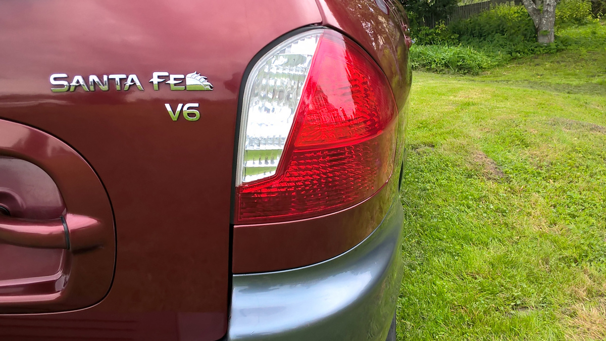 Santa Fe для американского рынка с красными поворотниками