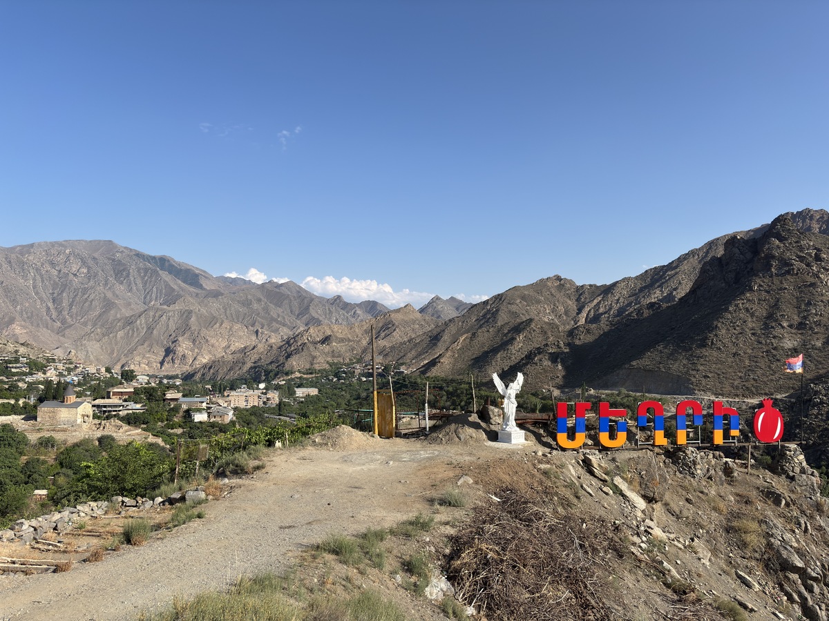    Азербайджан, якобы, обладает правами собственности на Мегринскую железную дорогу. Фото: spyurk.cyou