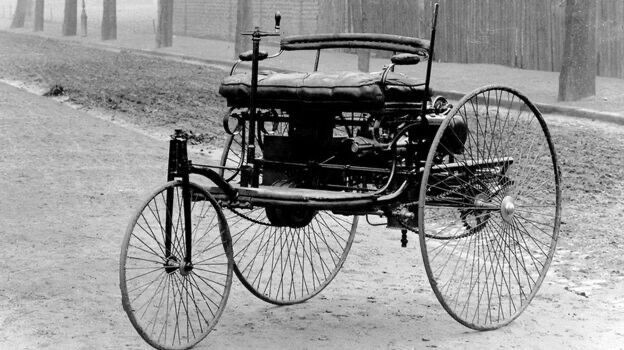 Первый в мире бензиновый автомобиль от Карла Бенца (1883 год). Фото: Benz Patent-Motorwagen.