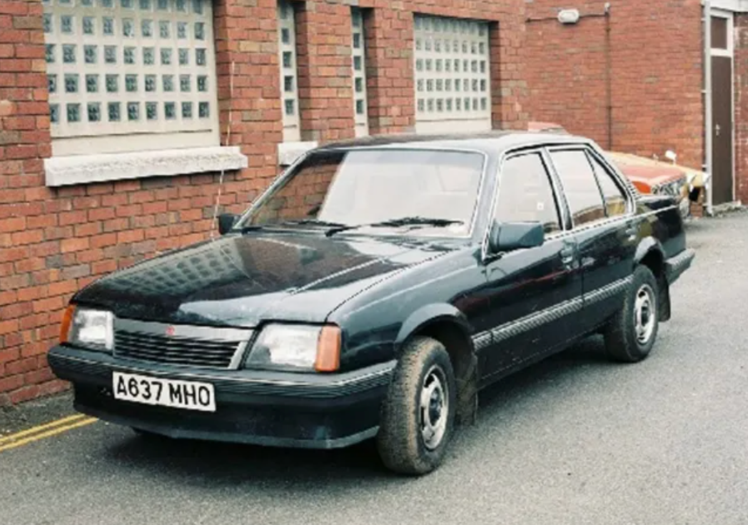 Автомобиль Шани Уоррен марки Vauxhall Viva