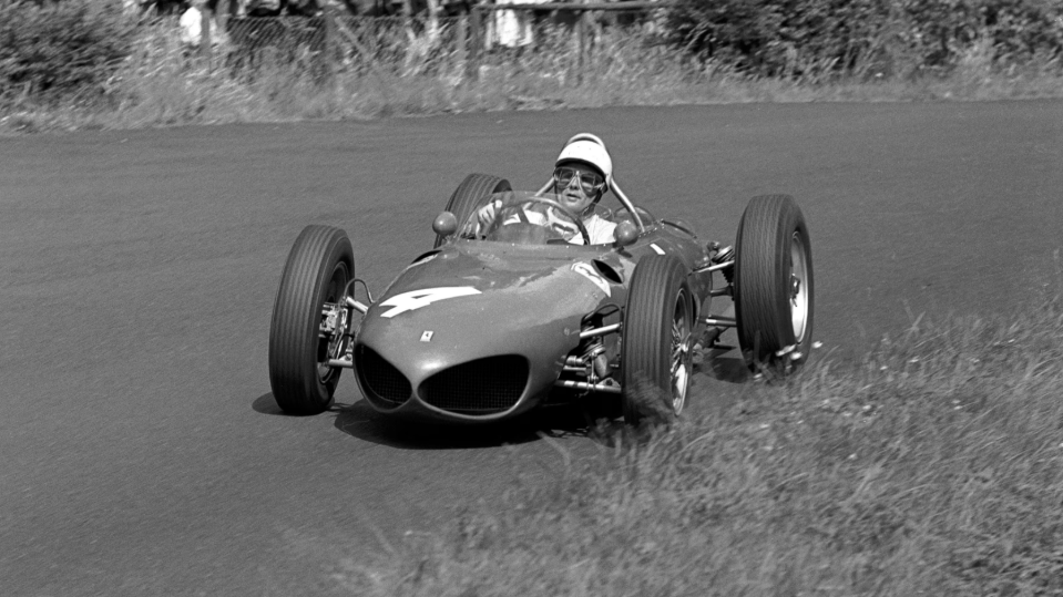 Фил Хилл завоевал титул чемпиона мира 1961 года за рулем "Шаркноуза" 256, а "Феррари" завоевала кубок конструкторов