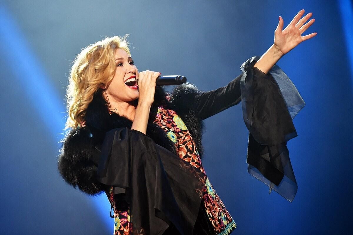 Вика Цыганова на сцене. Фото Яндекс.Картинки. 