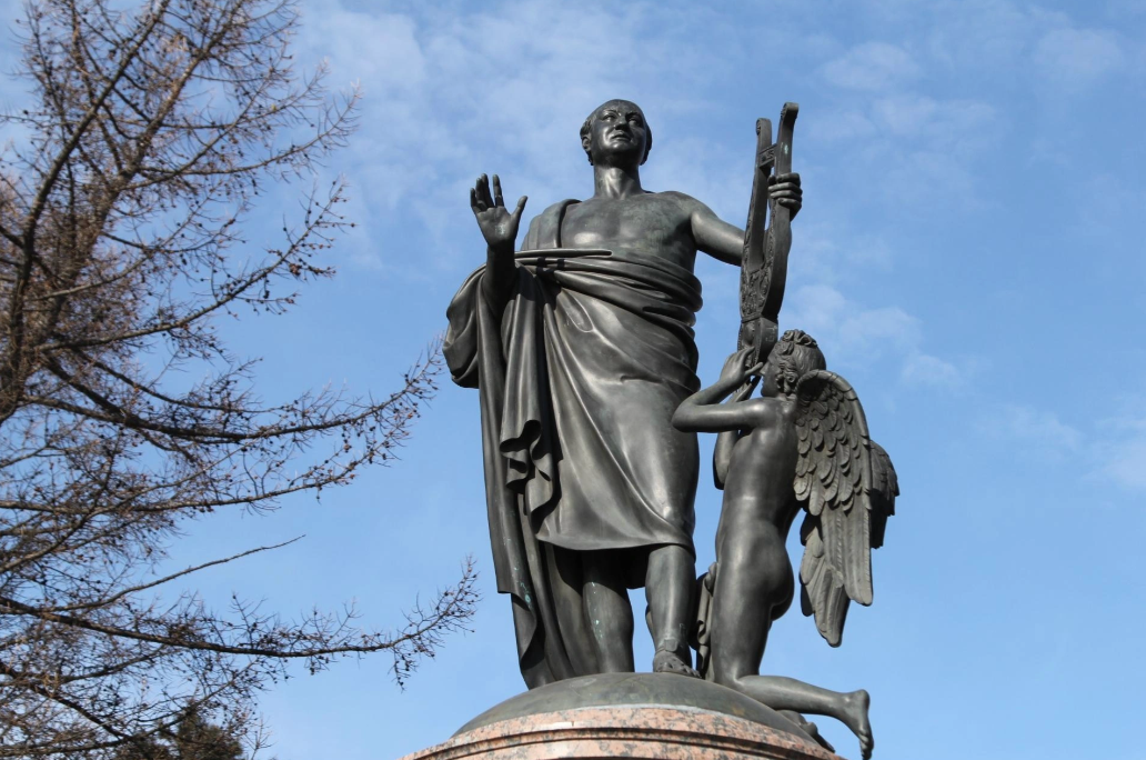 Памятник Михаилу Ломоносову в Архангельске. Фото: Сергей Яковлев. Источник: 29.ru 