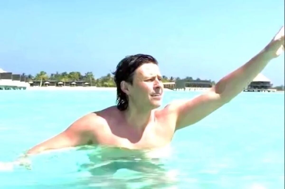    Волгоградец Прохор Шаляпин показал виллу и океан на Мальдивах