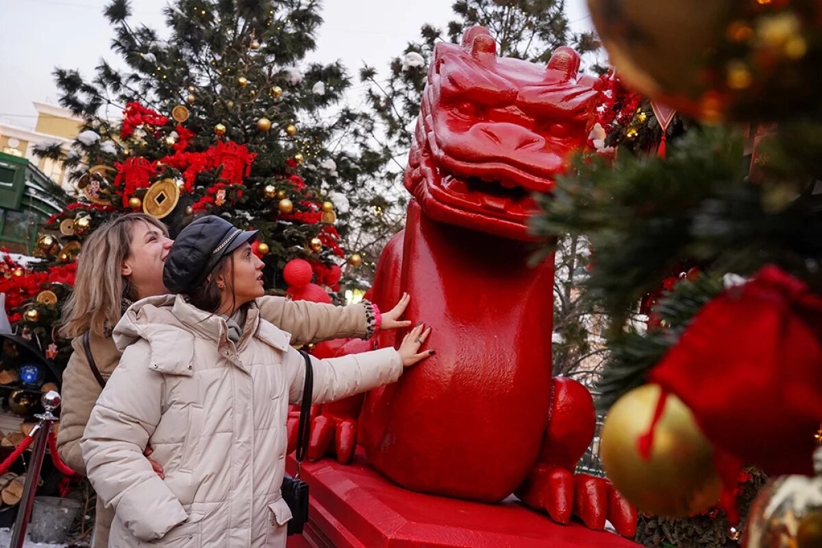    Фонари и драконы.