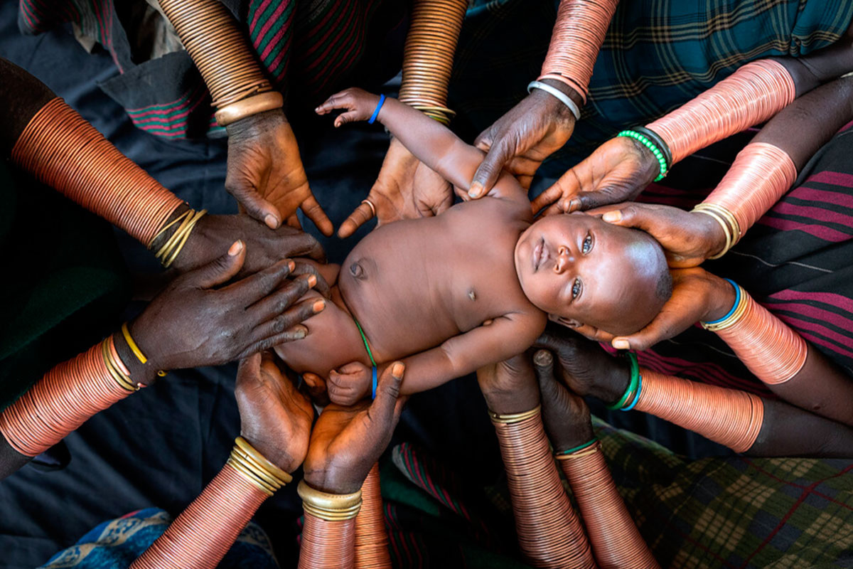 В родительском подсознании живёт страх за ребёнка, побуждающий инстинктивно броситься на помощь, даже рискуя жизнью