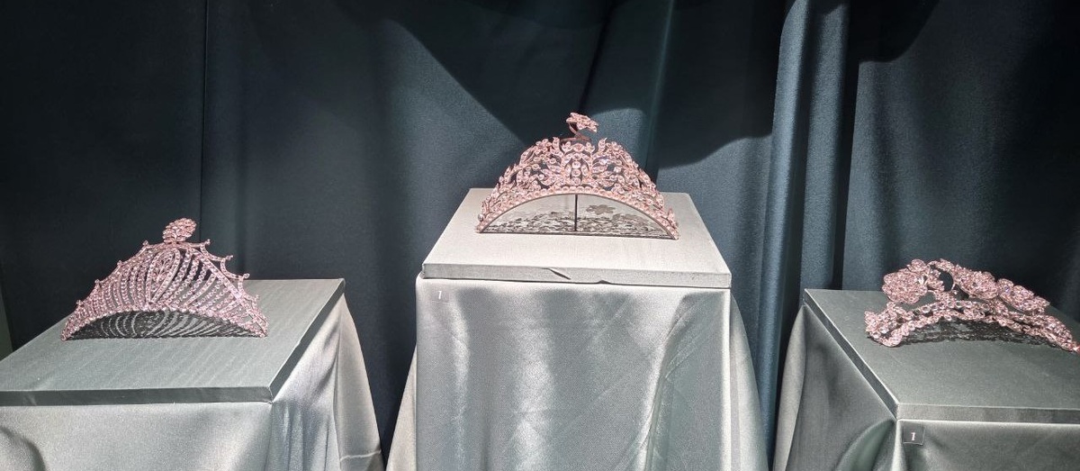 Тиары. Россия. XIX в. золото, серебро, кварцы, стекла