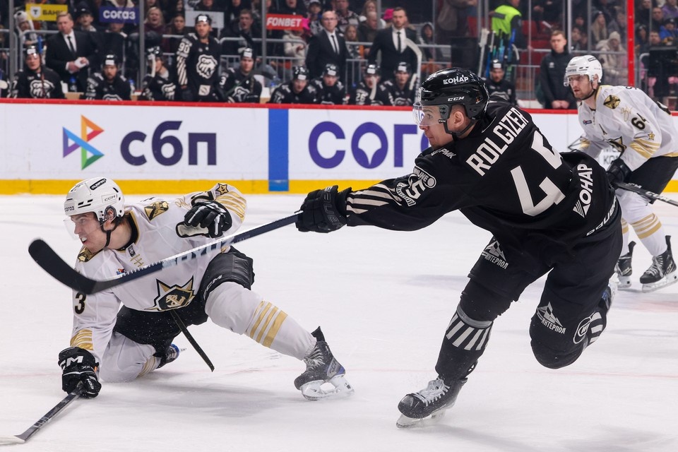    «Трактор» выиграл в домашнем матче у «Адмирала» со счетом 3:1. Валерий ЗВОНАРЕВ