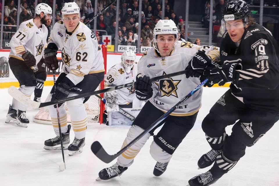    Гости отчаянно боролись, но проиграли. Валерий ЗВОНАРЕВ