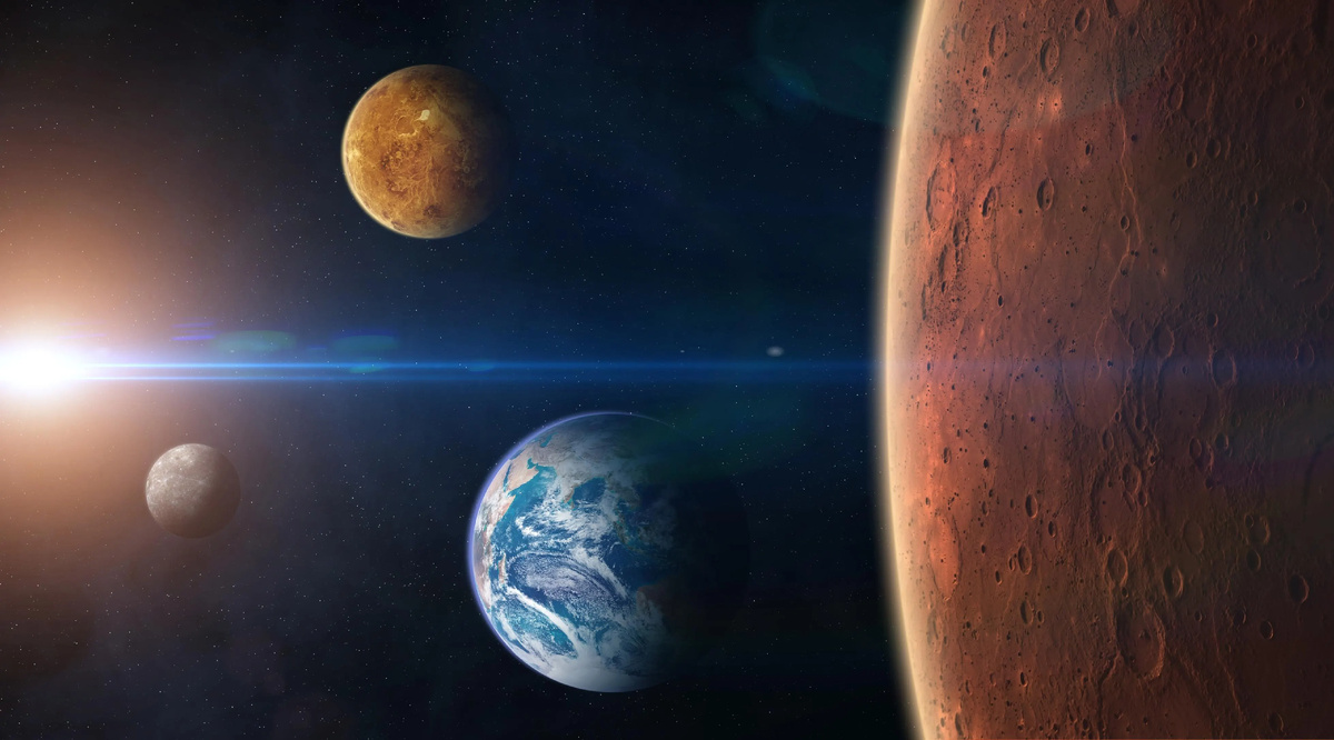 Вид на планеты Марс, Земля, Венера, Меркурий из космоса. Марс — четвёртая по удалённости от Солнца и седьмая по размеру планета Солнечной системы. Наряду с Меркурием, Венерой и Землёй принадлежит к семейству планет земной группы.