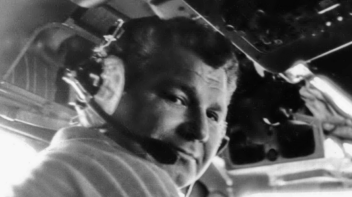 Командир корабля ледовой авиационной разведки Владимир Михайлович Лебедев