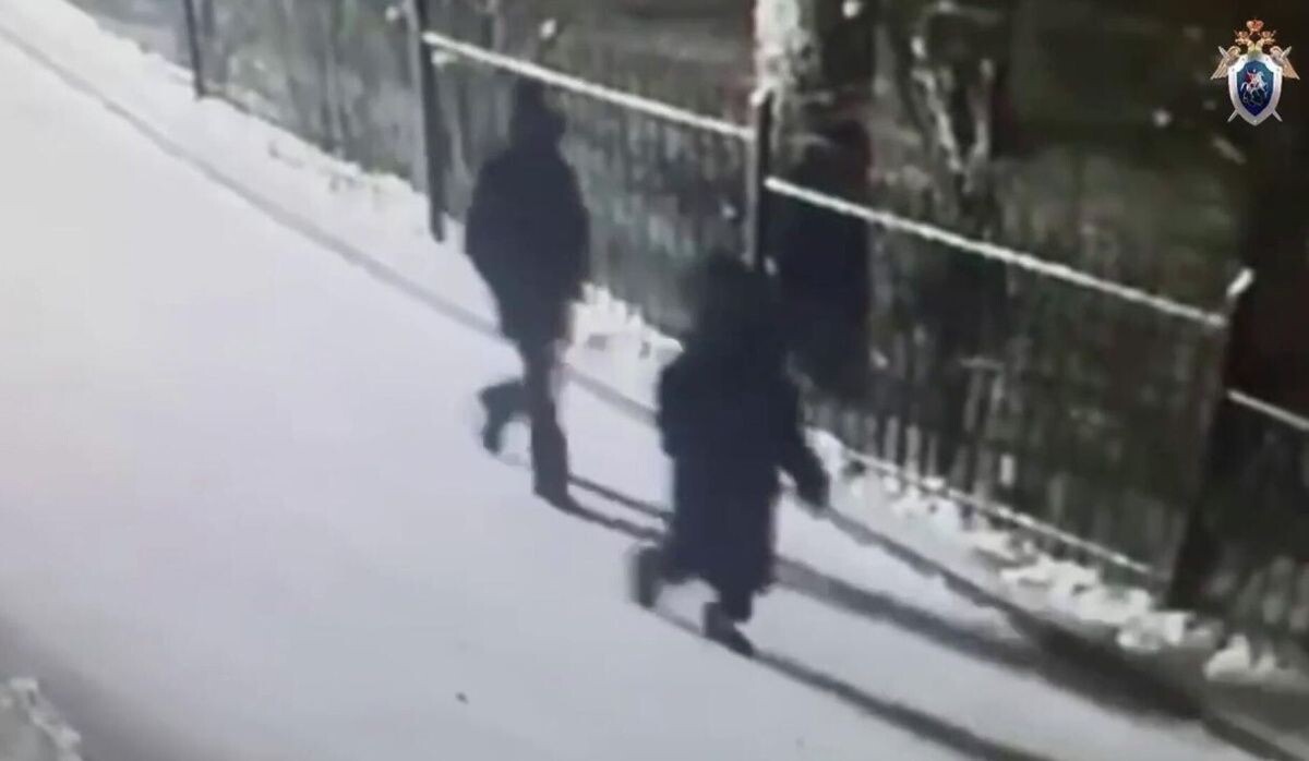     Подросток ушел из дома в неизвестном направлении с неизвестным человеком в Красноярске. Источник: Telegram Автор фото: © ГСУ СК России по Красноярскому краю и Республике Хакасия/