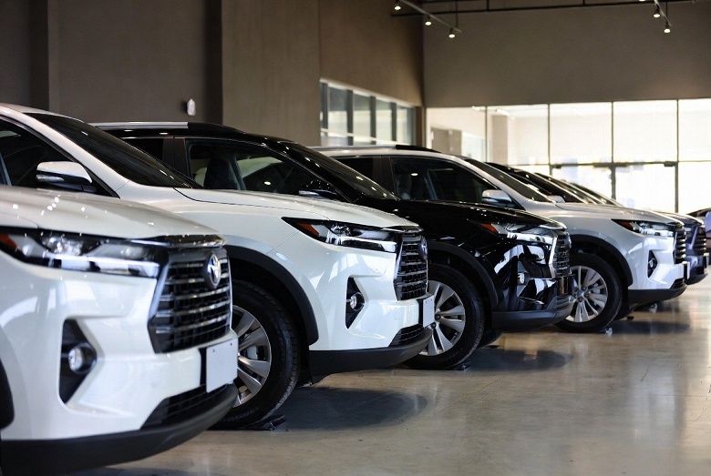    Новые автомобили Toyota на автовозе, импортированные в Россию из Китая в 2025 году