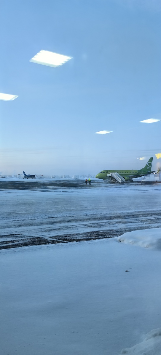 Аэропорт "Байкал", за окном минус 35.