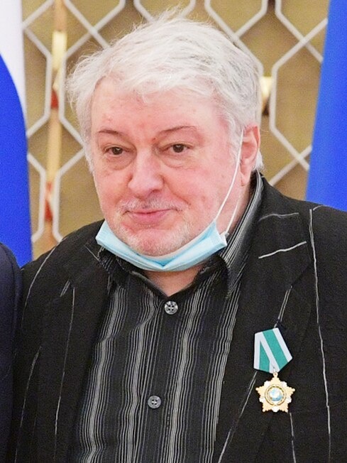 Вячеслав Григорьевич Добрынин (25 января 1946, Москва — 1 октября 2024, Москва) — советский и российский композитор, эстрадный певец. Народный артист Российской Федерации (1996). 15-кратный лауреат фестиваля «Песня года», лауреат множества других отечественных и международных конкурсов и фестивалей