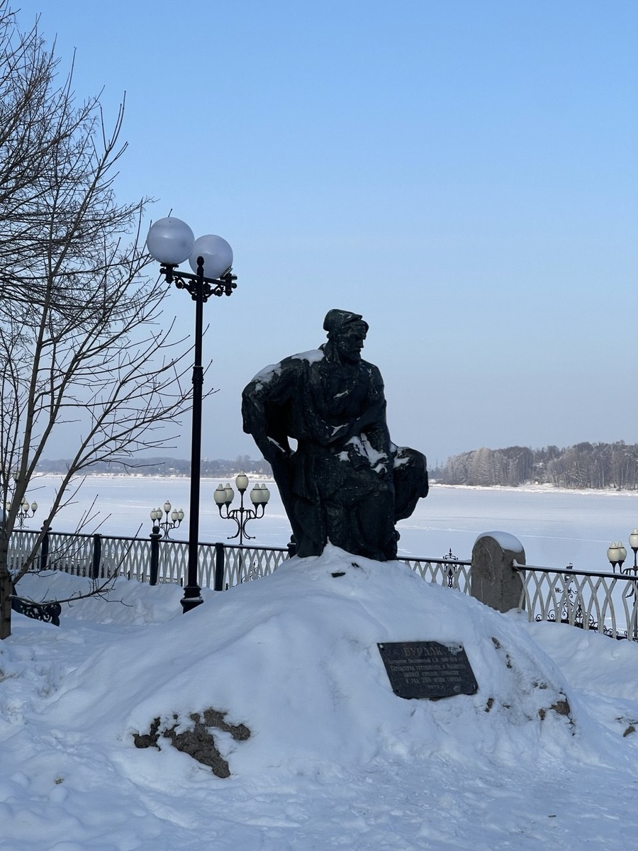 Памятник бурлакам.