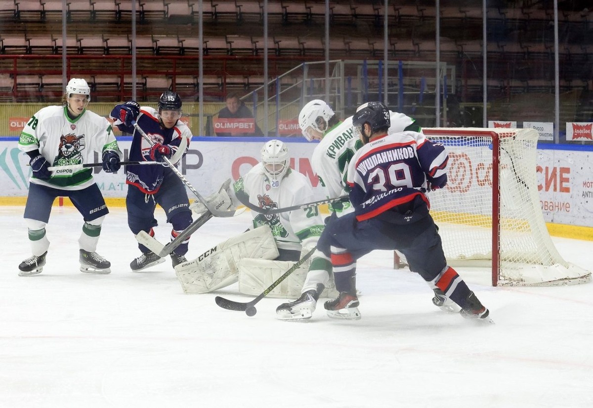     Фото: МХК «Кристалл»