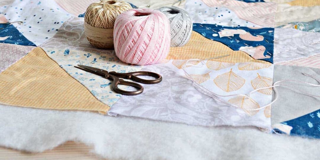 Что положить внутрь лоскутного одеяла, чтобы оно не разочаровало через год