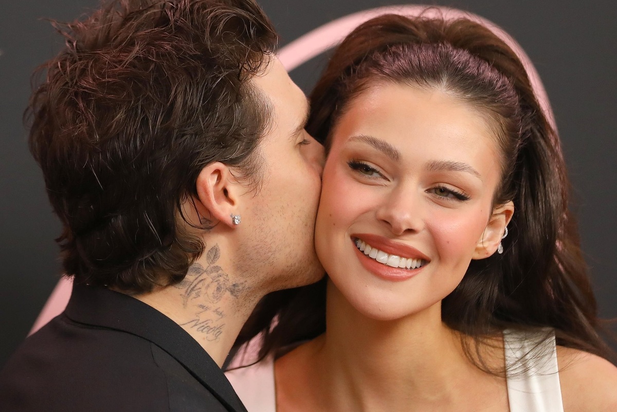     «Я или она»: Никола Пельтц поставила Бруклину Бекхэму ультиматум после его неприличного свадебного танца с матерью