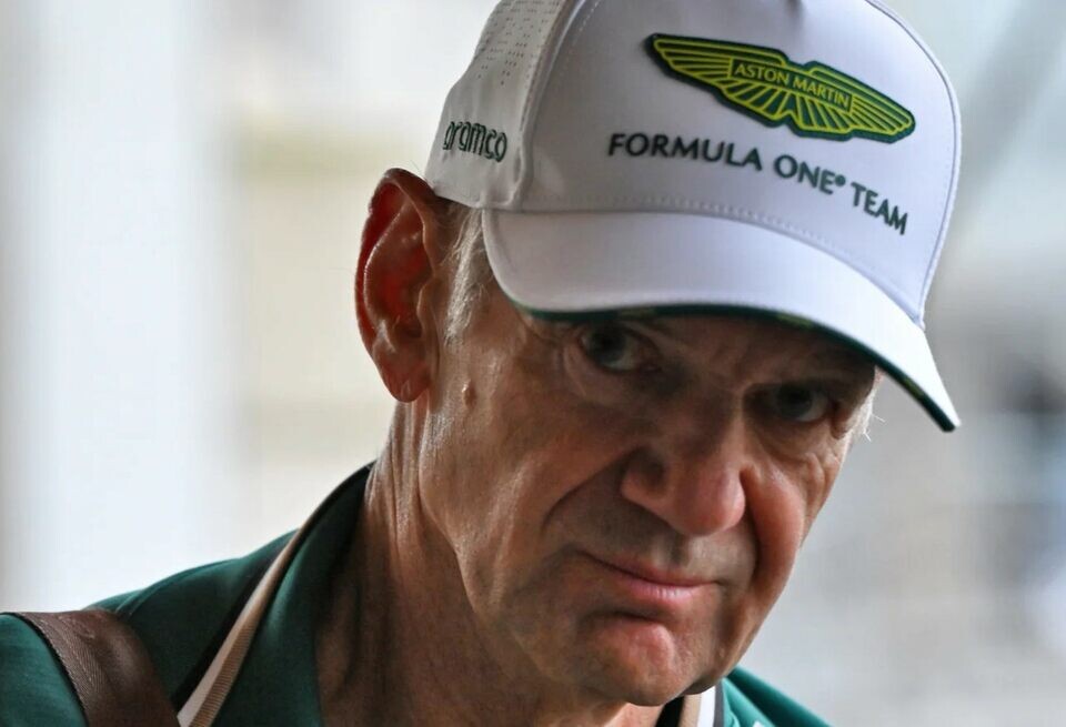    Источник: Эдриан Ньюи в ярости от поведения FIA в ситуации с мотором MercedesAston Martin