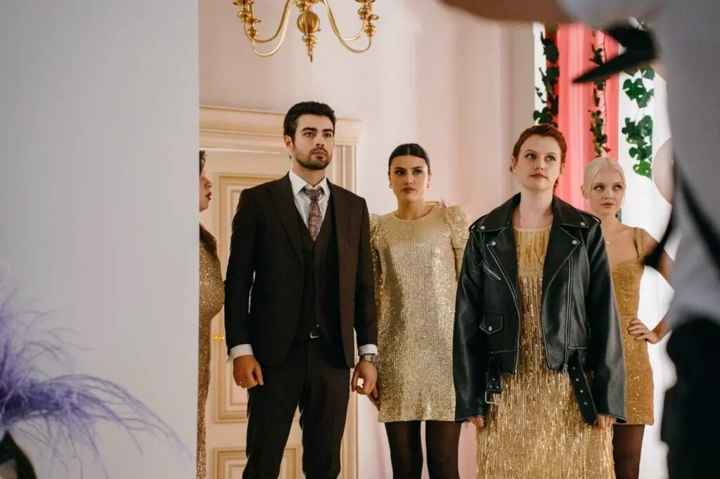 Почему Никита Волков ушел из сериала «Постучись в мою дверь в Москве»? / кадр из сериала