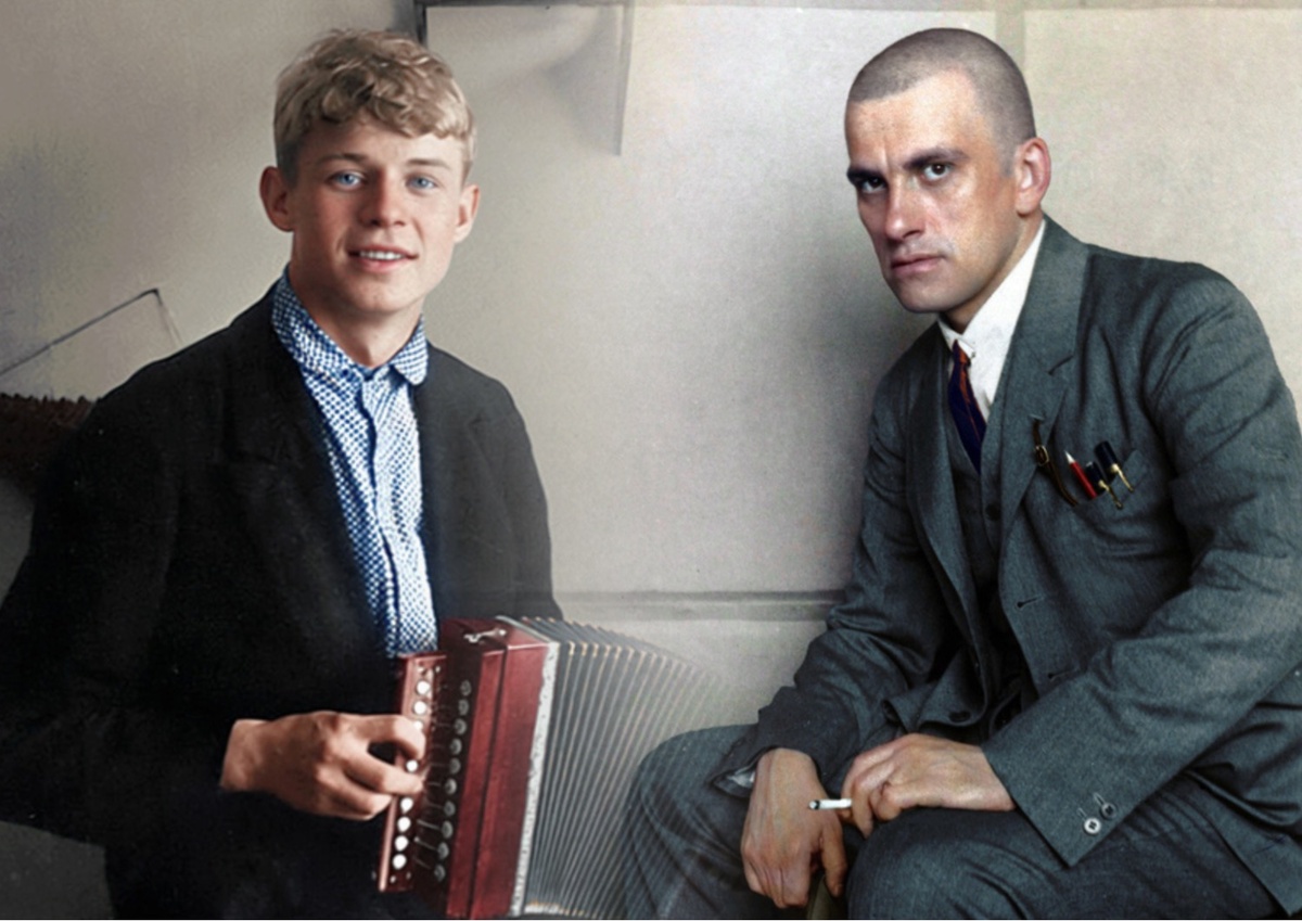 Сергей Есенин и Владимир Маяковский (коллаж)
