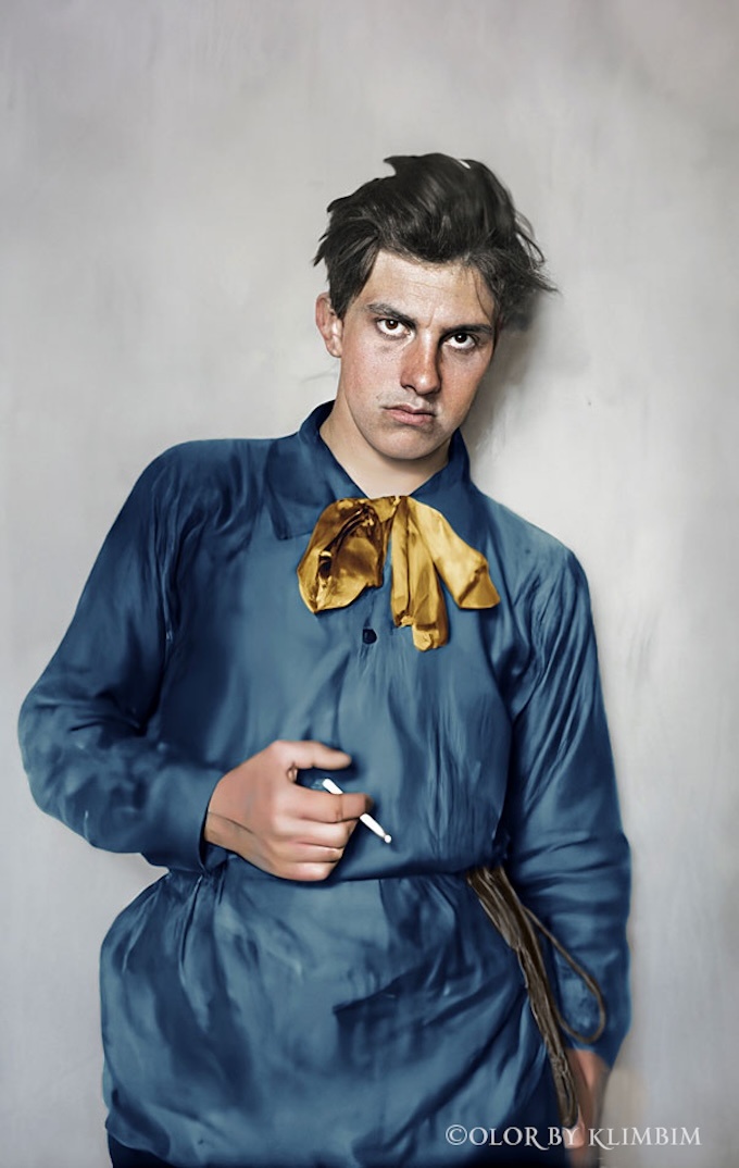 Маяковский в 1910-х, когда он познакомился с Есениным