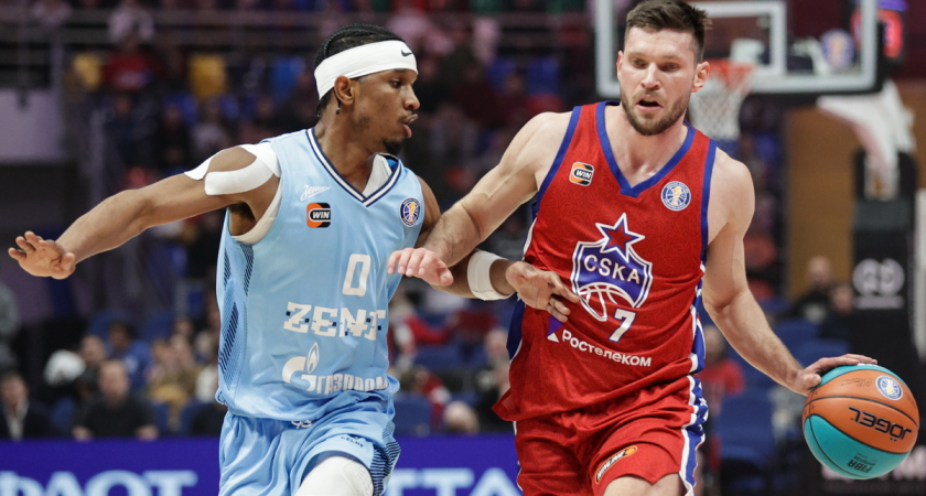    Трент Фрейзер ("Зенит") и Иван Ухов (ЦСКА) Михаил Синицын/ТАСС