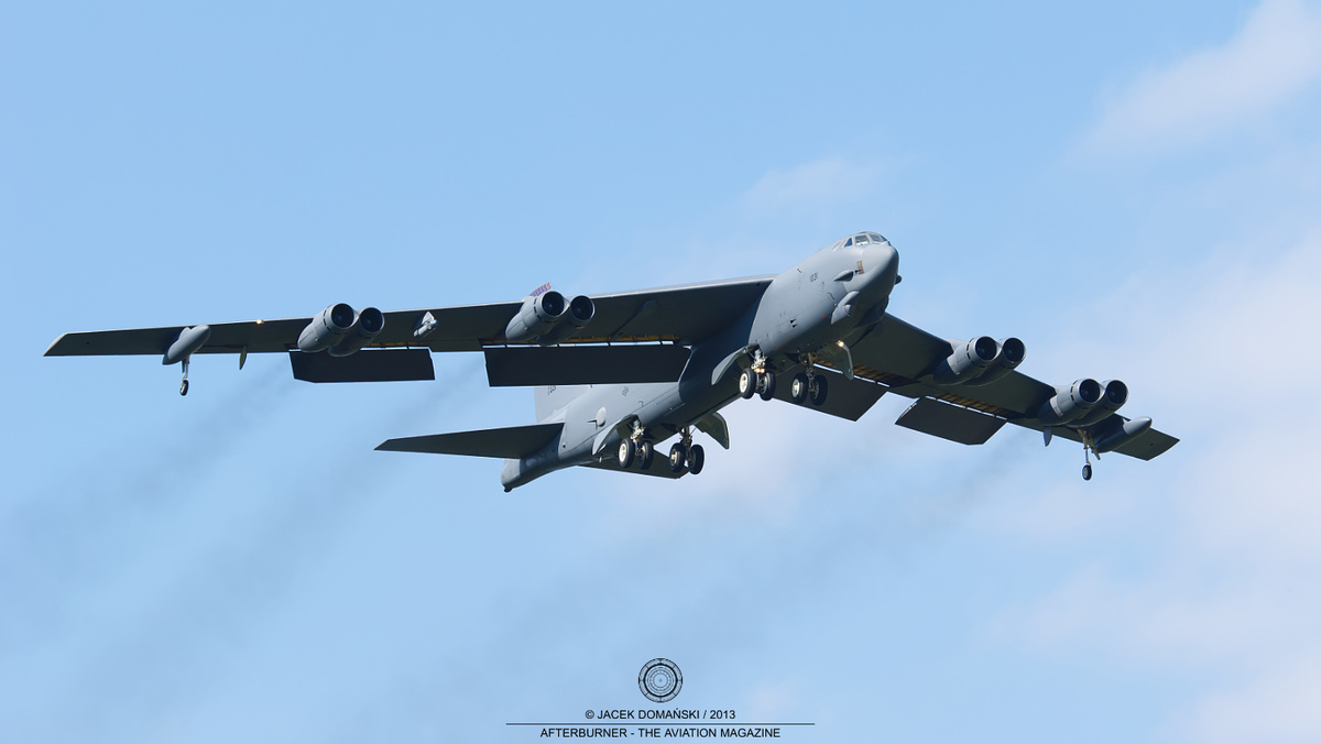 Бомбардировщик B-52, аналогичный, потерпевшему катастрофу над Северной Каролиной в 1961 году. afterburner.com.pl