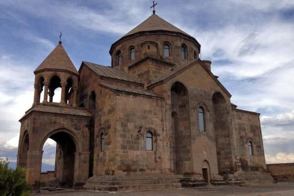 Храм Святой Рипсиме построен в 618 году
