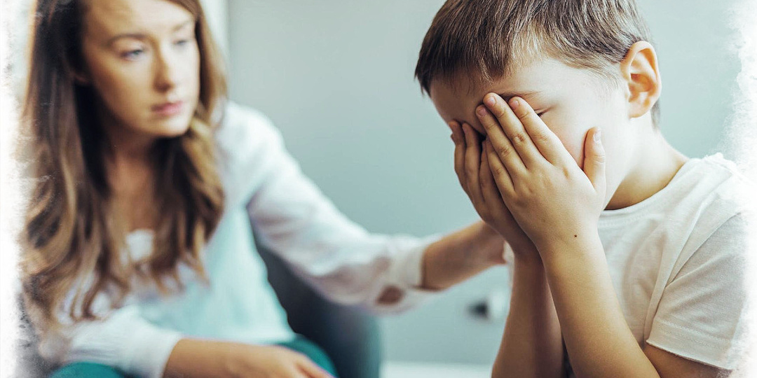 — Мам, бабушка что-то в твой стакан насыпала. Порошок какой-то. Не пей компот… (¾)