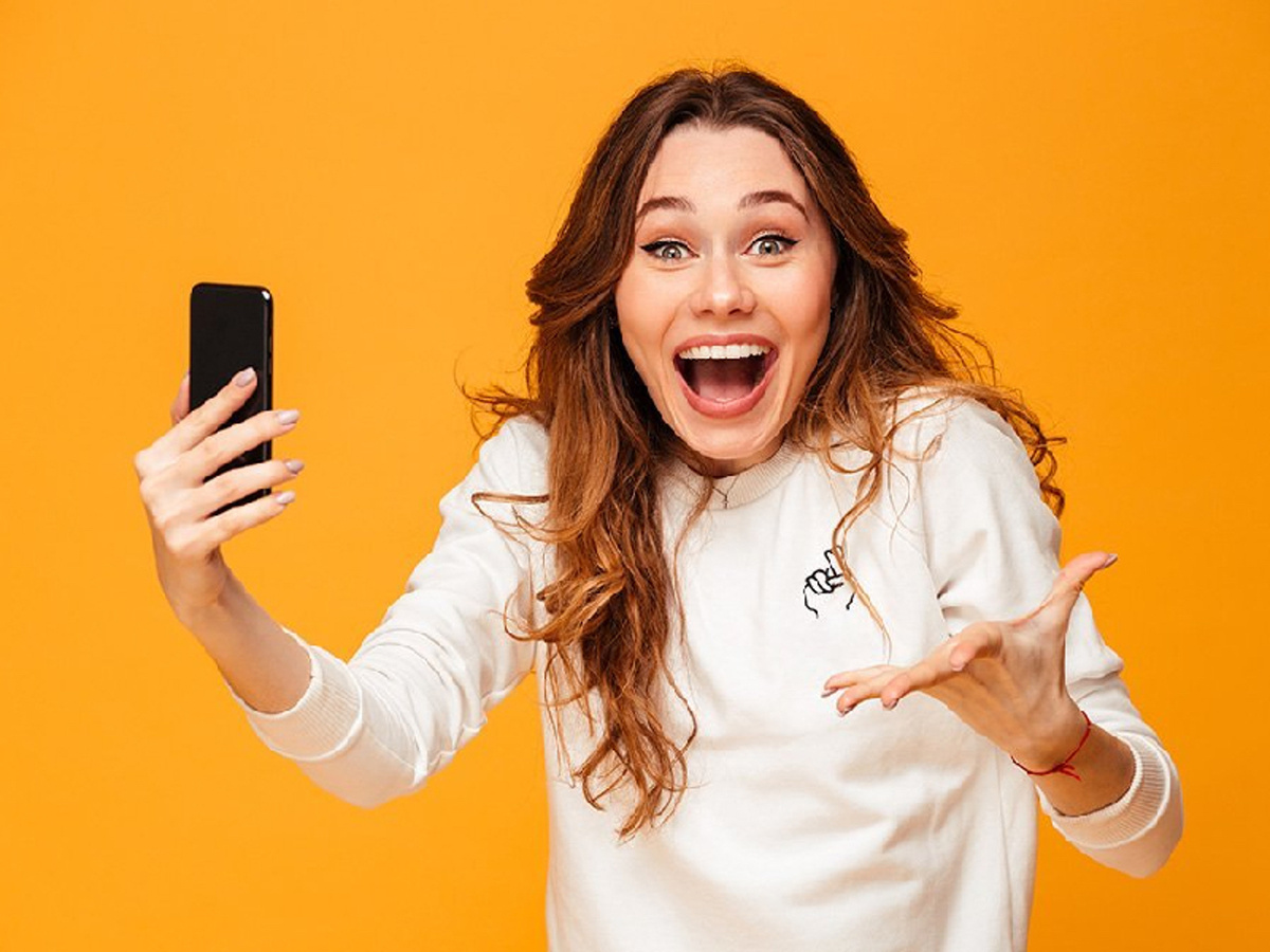 Россиянам начнут раздавать смартфоны с бесплатной связью