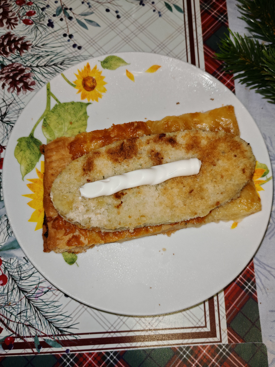 Бутерброд😄 из куска хачапури и хашбрауна. Улучшено майонезом.