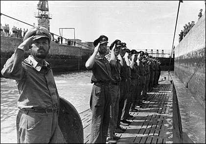 Первый потопленный военный корабль США в ту войну. Совсем не героически