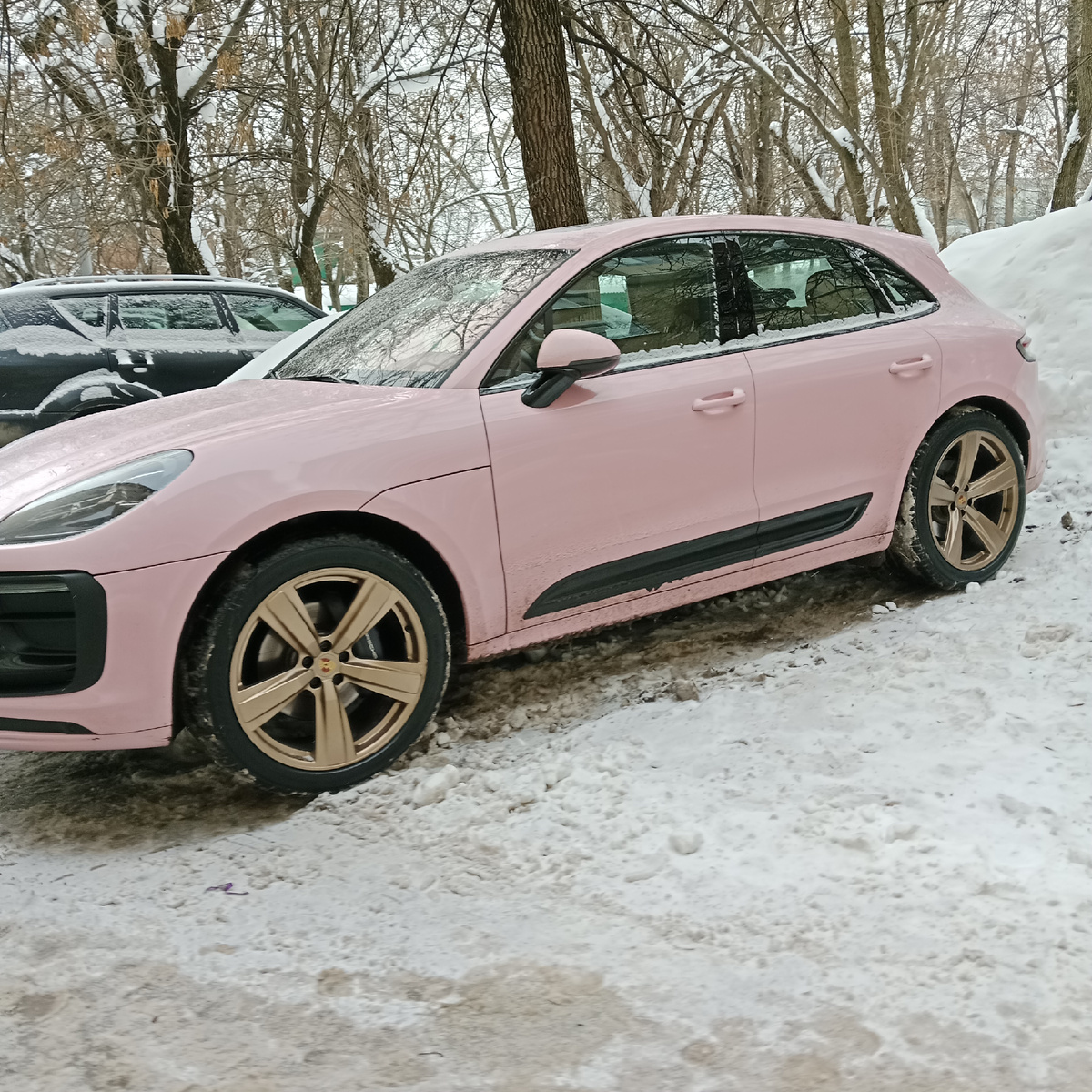 Девочка себе на новый год подарила)