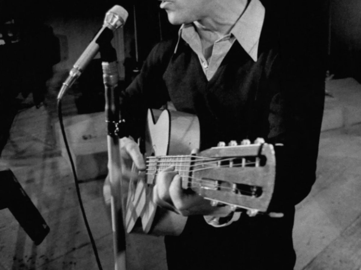    Владимир Высоцкий начал учиться музыке еще в послевоенной Германии