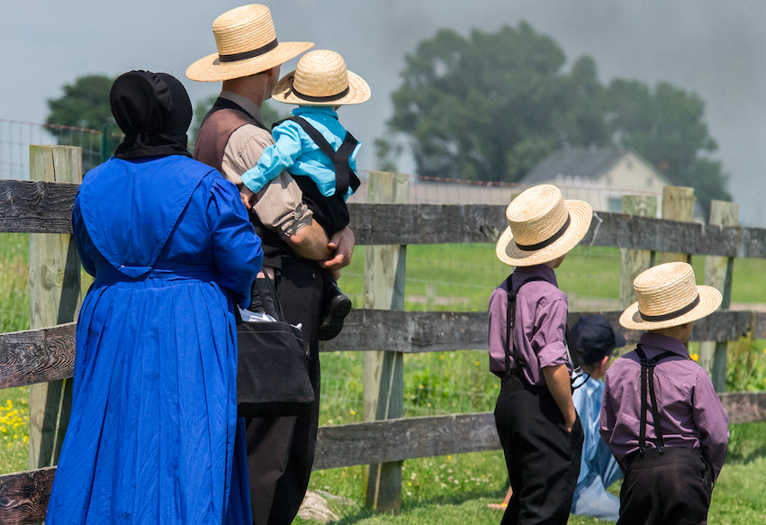 Семья амишей. Фото: amishvillage.com