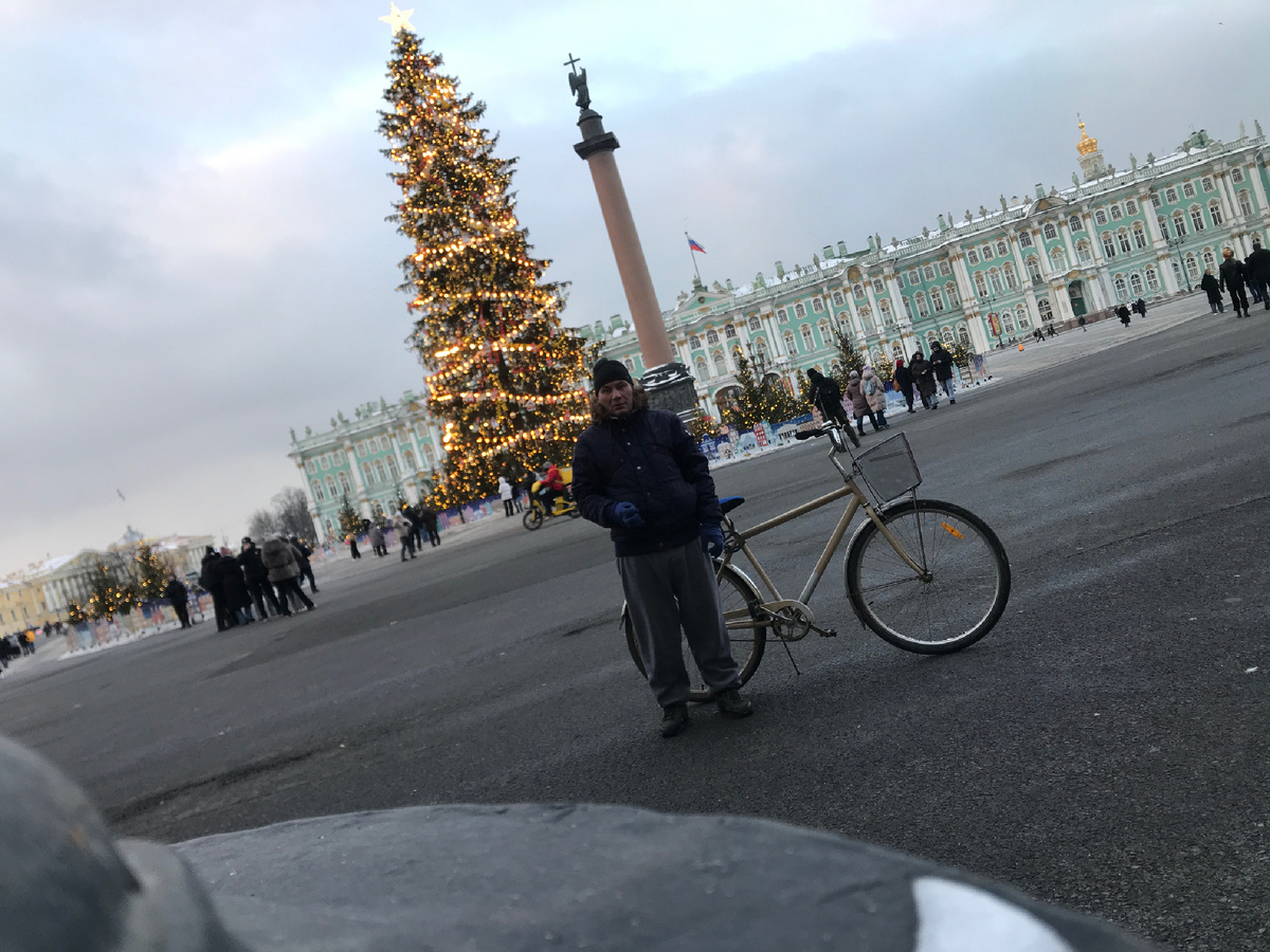 Автор на велосипеде доехал до дворцовой площади 