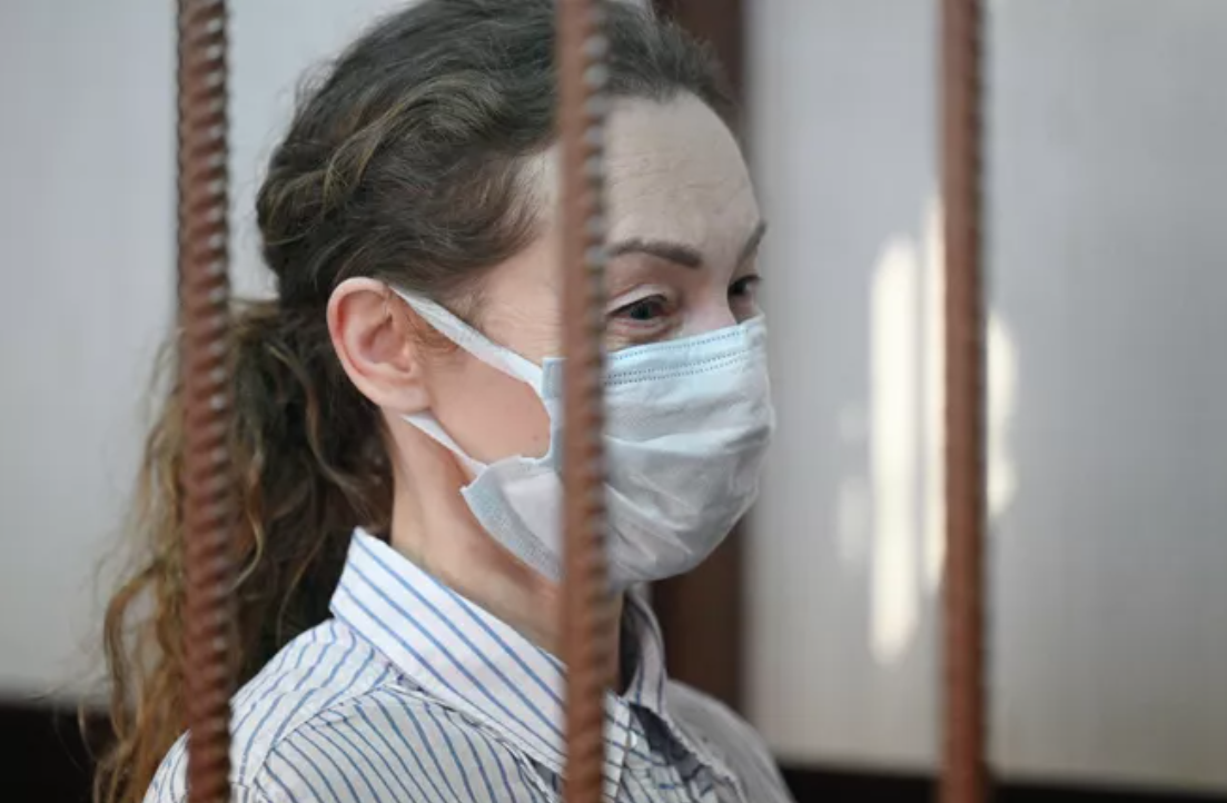 Фото: Фигурант уголовного дела о мошенничестве с квартирой певицы Ларисы Долиной Анжела Цырульникова на заседании Таганского суда Москвы.
© РИА Новости / Рамиль Ситдиков
