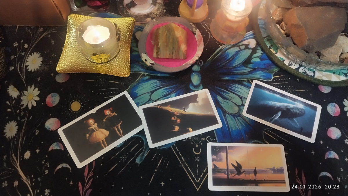 Дьявол, девять жезлов, Король Кубков и тройка жезлов... Вот уж да. Это я спррсила, какая ситуация между вами сейчас? Почему пишет и стирает сообщения?...