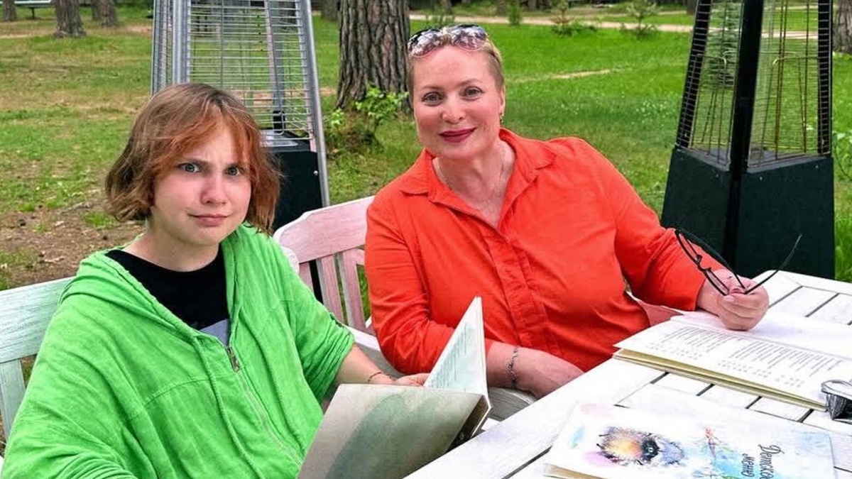  Светлана  родила дочь Варвару в 40, девочке 13 лет