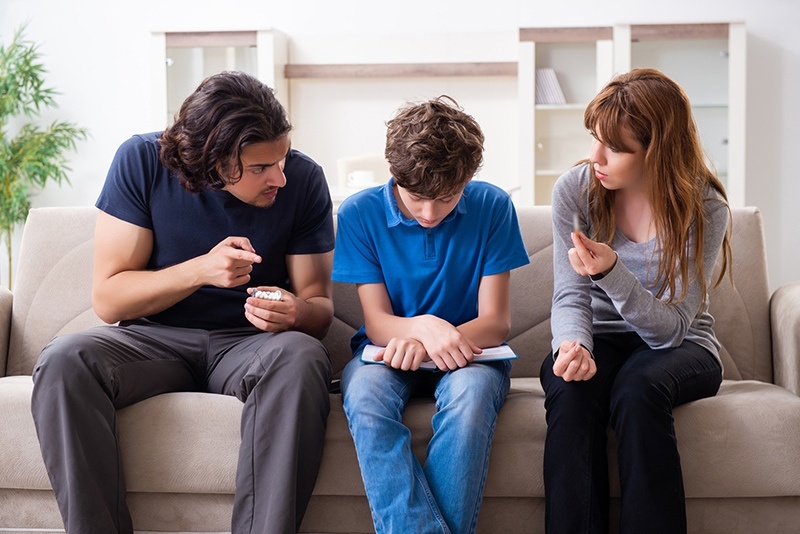 Подросток обманывает, прогуливает, скрывает двойки? Ваш контроль довёл его до этого.