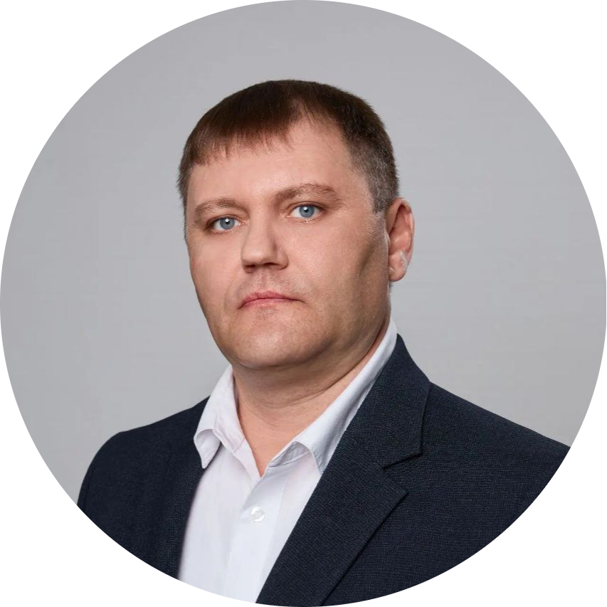 – Если технически сложный товар с маркетплейса оказался бракованным – действуют те же правила возврата, как для товара, купленного в обычном магазине. Они зафиксированы в законе «О защите прав потребителей». Технически сложный товар с браком можно вернуть в течение 15 дней. В нашем случае этот срок прошел. Но возврат все еще возможен в некоторых случаях. Один из них – когда недостаток существенный, а ремонт обойдется дорого. И это как раз наш случай. То, что покупатель не хочет далеко ехать, чтобы получить заключение сервисного центра, можно понять. Нужно обращаться в суд и просить назначить экспертизу по месту жительства, – пояснил руководитель Центра в Ревде Вениамин Таров.