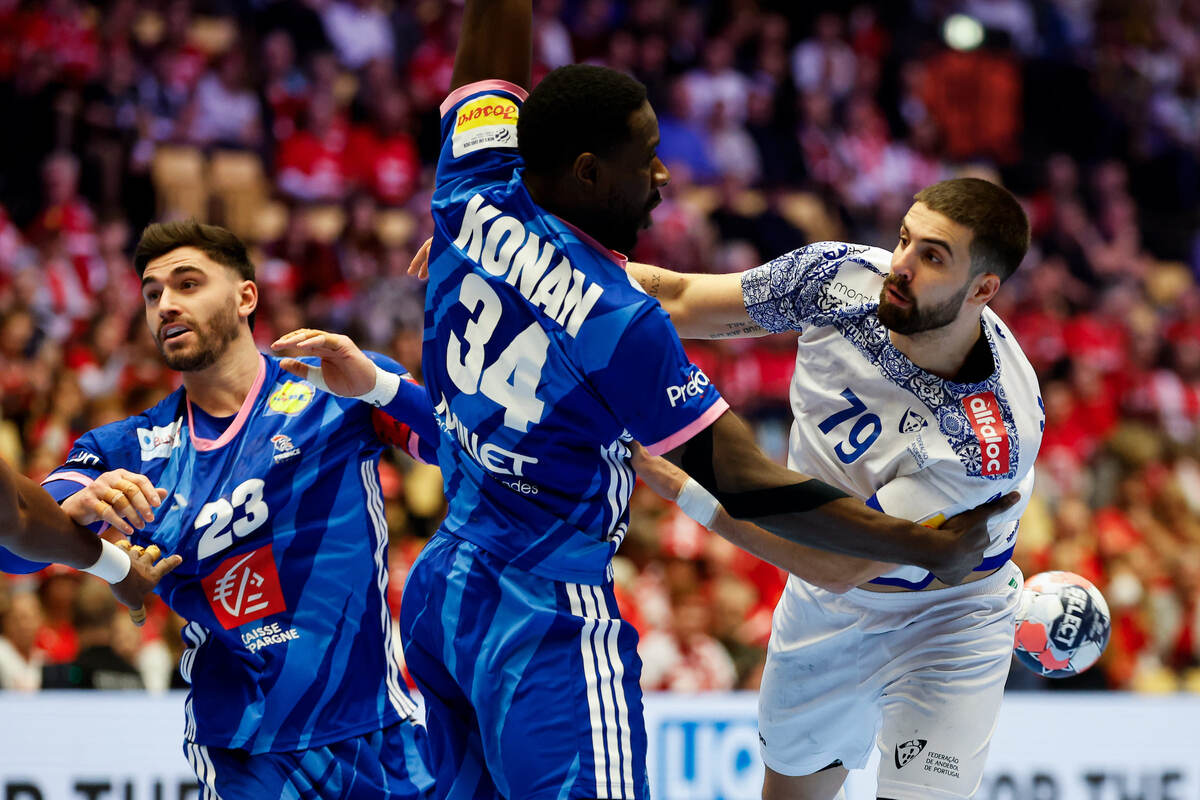    Мартим Кошта (справа) в этот вечер не впечатлил