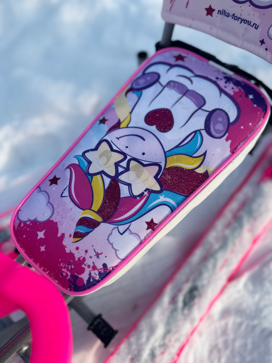 И не просто снегокат, а с единорогом.